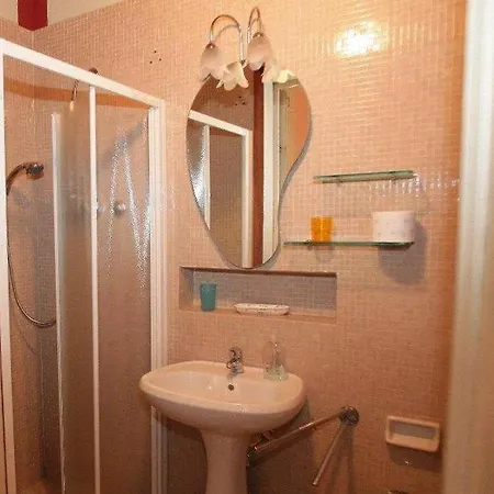 Apartment Sleeps 7 Wifi Gardone Riviera