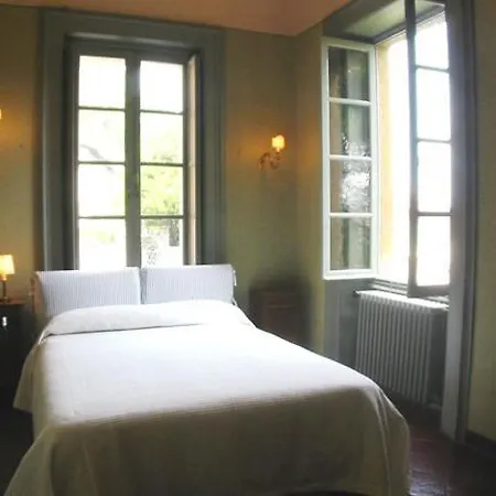 Sleeps 7 Wifi Apartment
